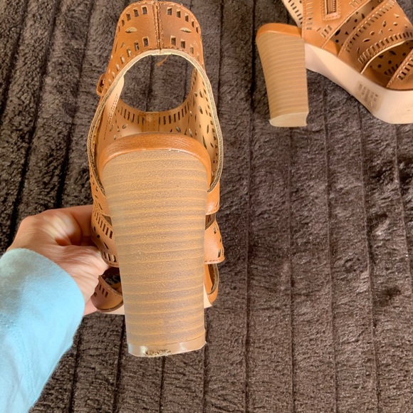 Blain Laser Cut Shootie Heel brown 3 1/4 heel 8 M - Picture 5 of 8